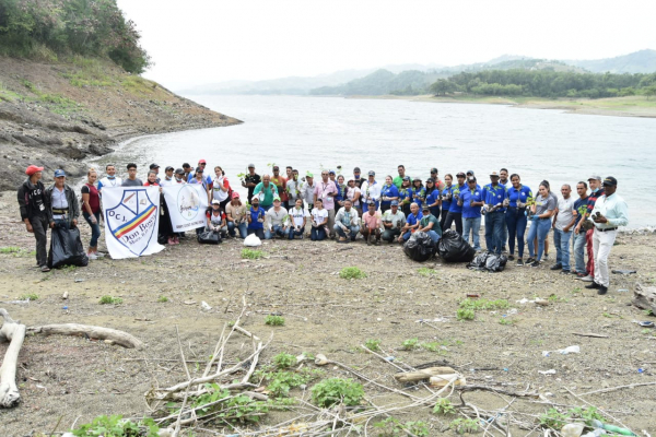 CORAAMOCA ORGANIZA  JORNADAS DE RECOGIDA DE BASURA  Y ARBORIZACIÓN POR SEMANA MUNDIAL DEL AGUA.