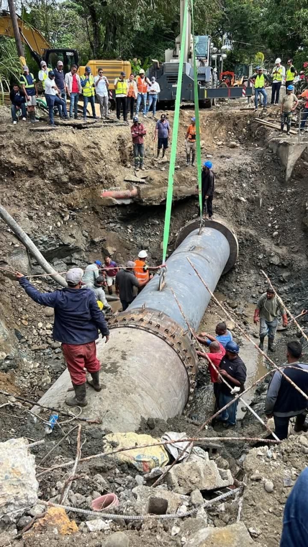 CORAAMOCA EN ALERTA TRAS EXPLOSIÓN DE TUBERÍA MATRIZ; SUMINISTRO EN MOCA SE VE SERIAMENTE AFECTADO.