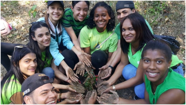 CORAAMOCA REALIZA JORNADA DE ARBORIZACIÓN CON ESTUDIANTES DE UTESA.