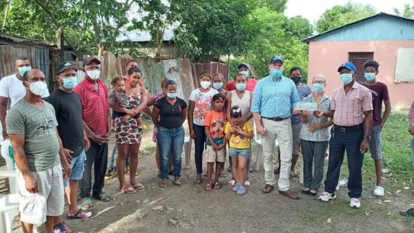 CORAAMOCA ENTREGA APORTE ECONÓMICO PARA TERMINAR POZO EN SAN LUIS.